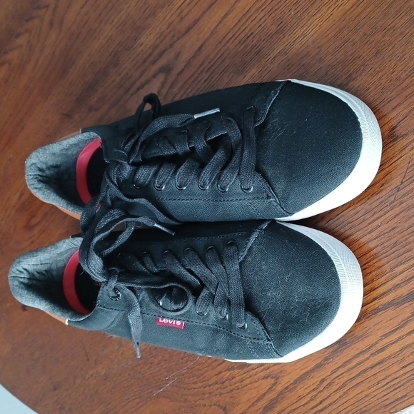 🎈$10 add on. LEVI'S Size 9 Men's shoes sneakers - Picture 2 of 10